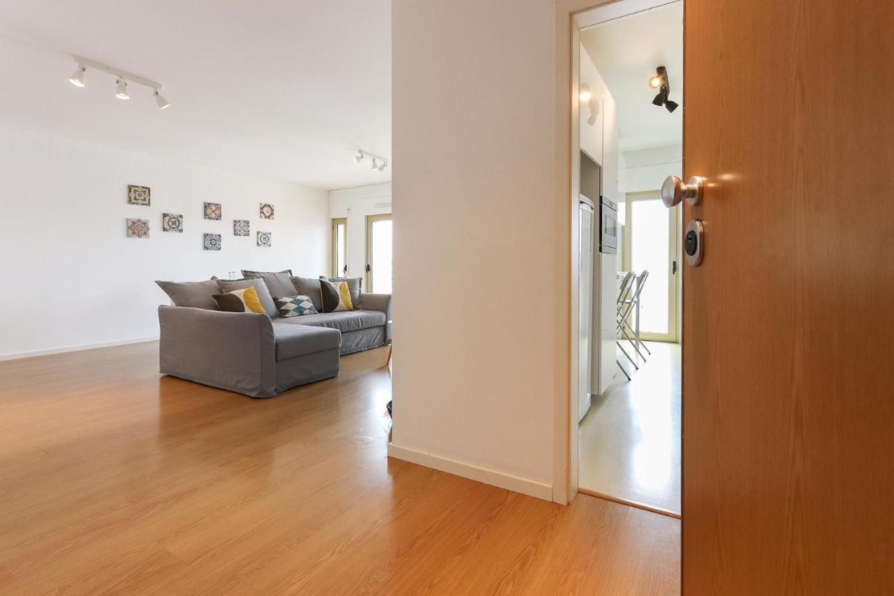 Modern & Bright Avenidas Novas By Homing Lisbon Exterior photo